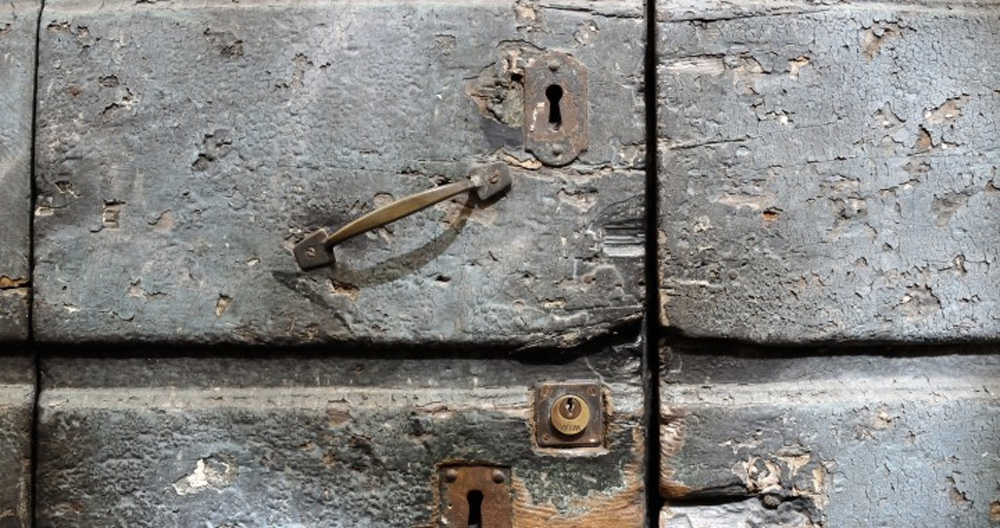 wall with locks
